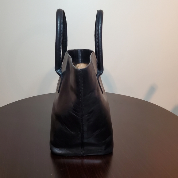 Hirofu Elegant Black Leather Tote Bag - Picture 5 of 15